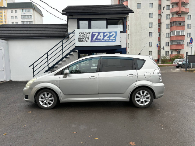 Фото Toyota Corolla Verso 8