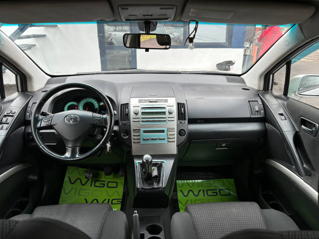 Фото Toyota Corolla Verso 17