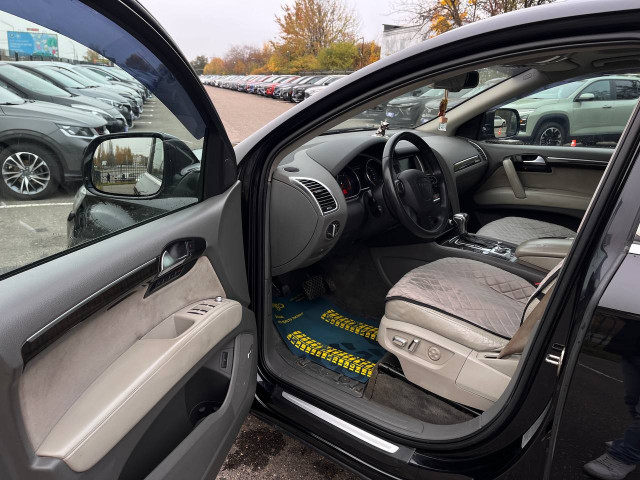Фото Audi Q7 10
