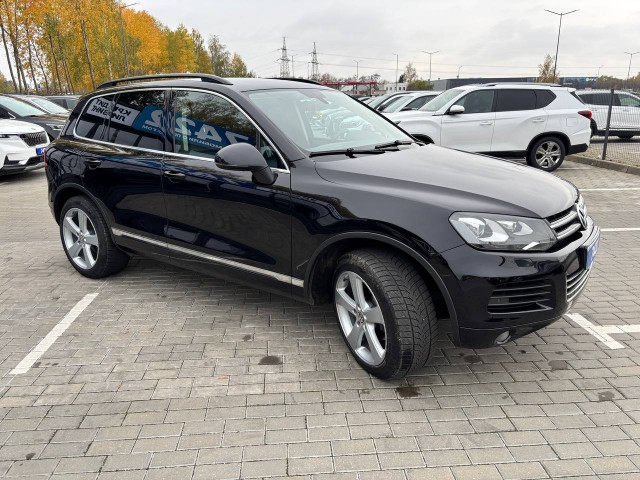 Фото Volkswagen Touareg 3