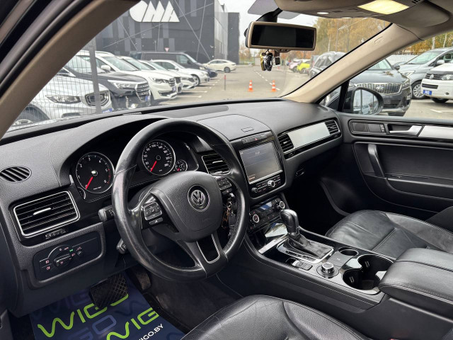 Фото Volkswagen Touareg 11