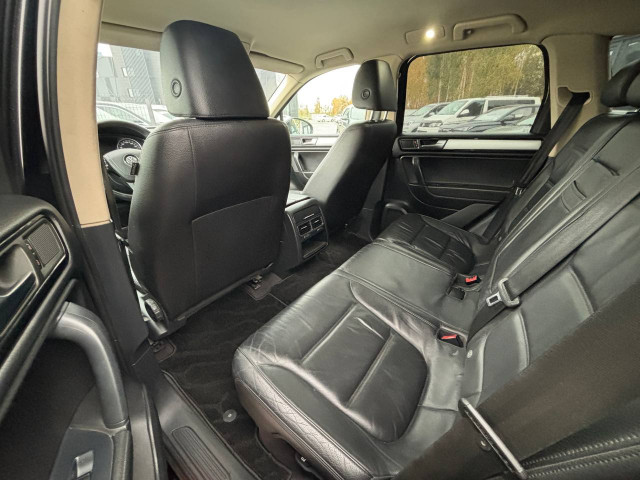 Фото Volkswagen Touareg 16