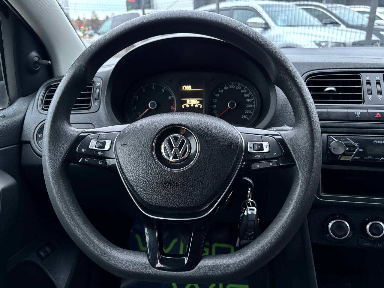 Авто с пробегом Volkswagen Polo Sedan 2017 — фото 12