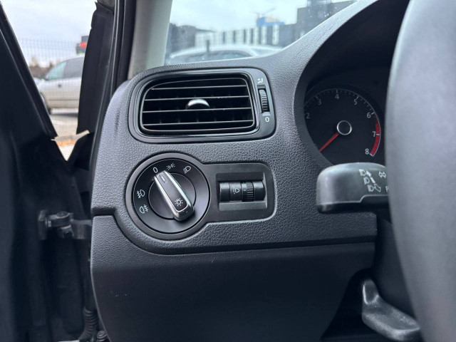 Фото Volkswagen Polo Sedan 10